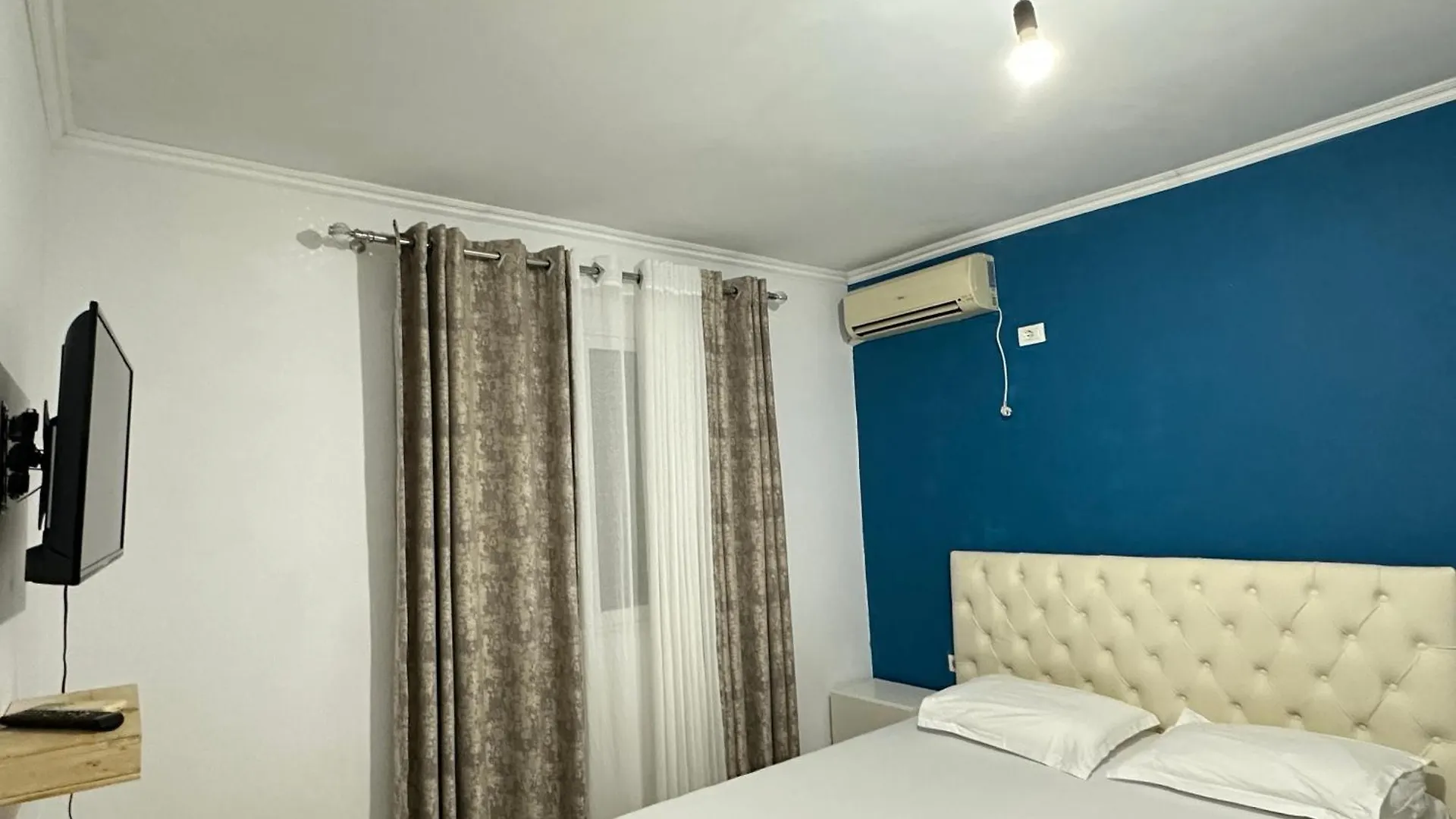 Almer'S Rooms Himarë 0*,  Albanien